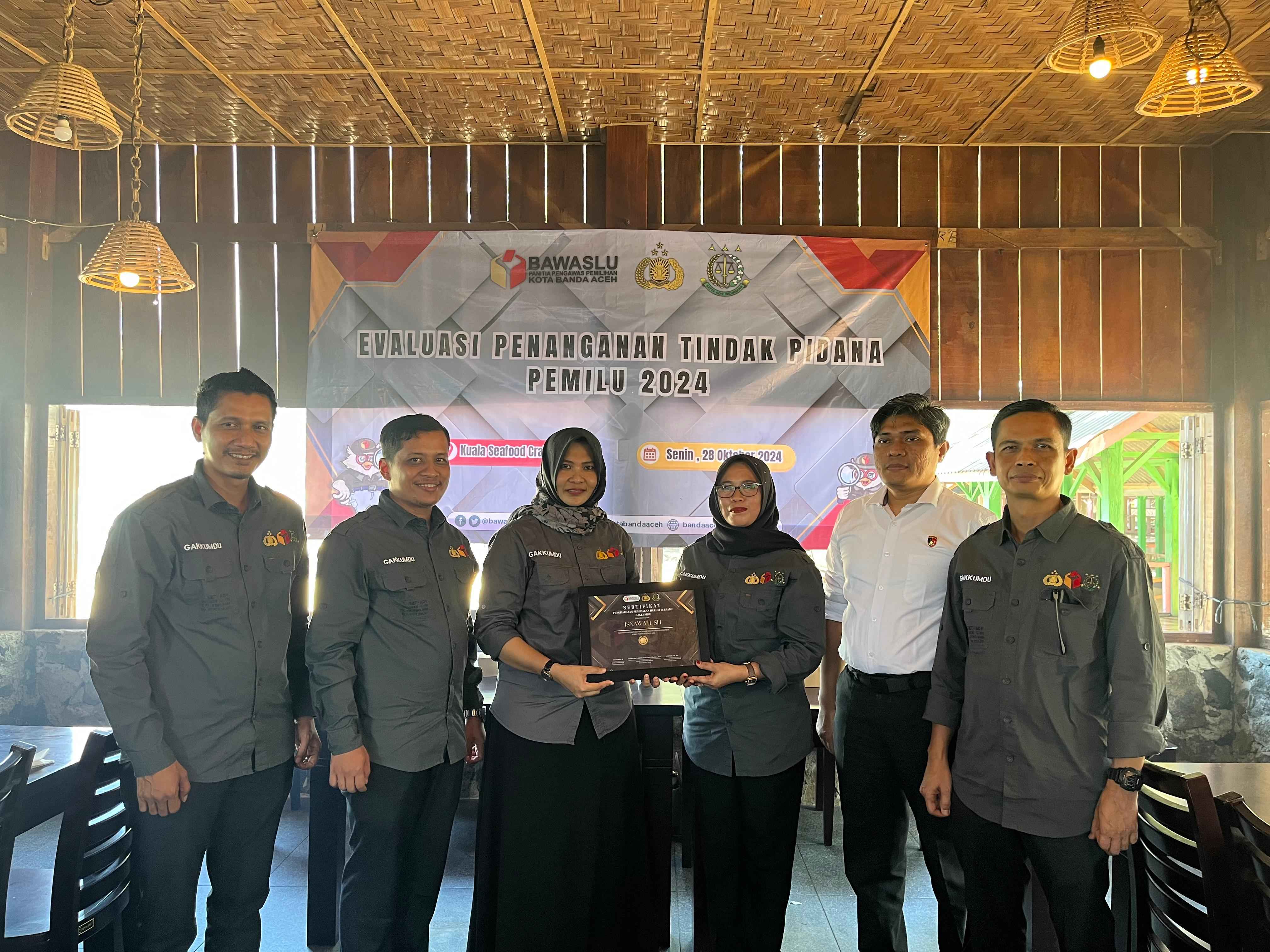 Evaluasi Penanganan Tindak Pidana Pemilu 2024, Panwaslih Banda Aceh Berikan Penghargaan kepada Gakkumdu