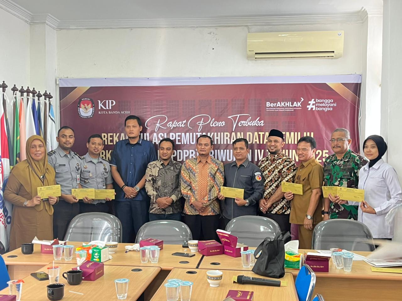 Bawaslu Kota Banda Aceh Hadiri Rapat Pleno Terbuka PDPB Triwulan IV Tahun 2025