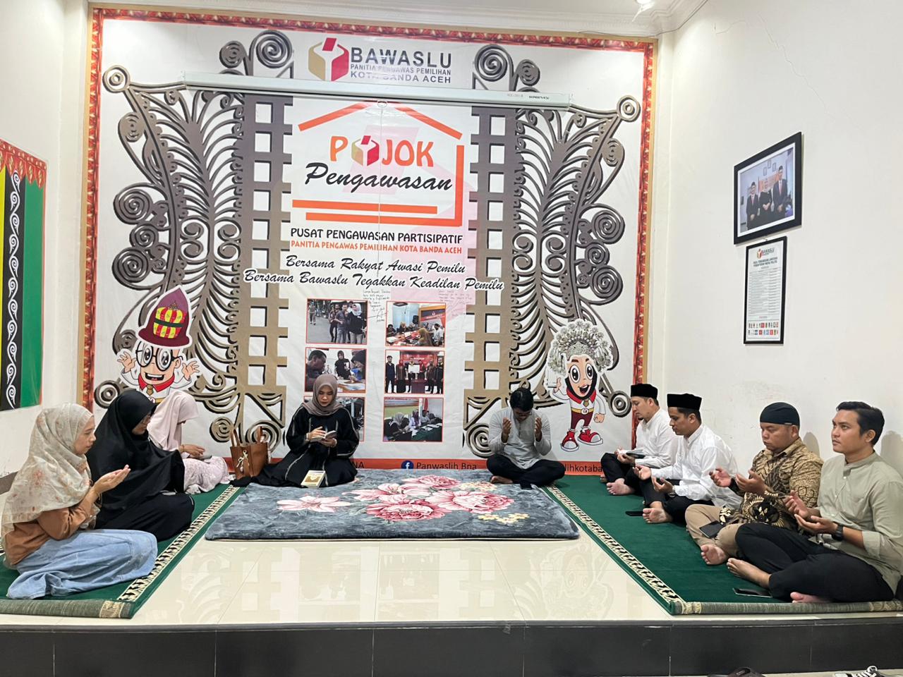 Bawaslu Kota Banda Aceh Laksanakan Jumat Sehati dengan Pembacaan Yasin Bersama