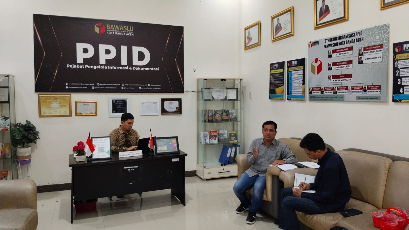 Bawaslu Kota Banda Aceh Terima Kunjungan Mahasiswa USK Terkait Penelitian Digitalisasi Hak Pilih