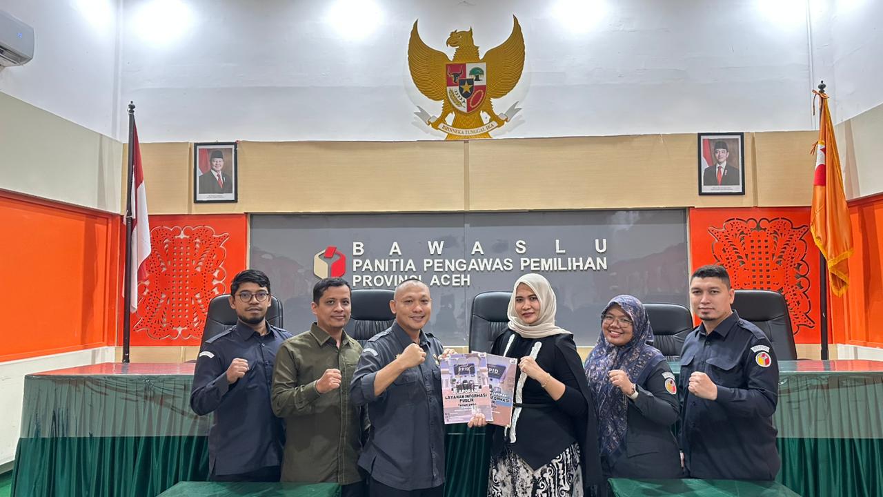 Bawaslu Kota Banda Aceh Serahkan Laporan Layanan Informasi Publik Tahun 2025 kepada Bawaslu Provinsi Aceh