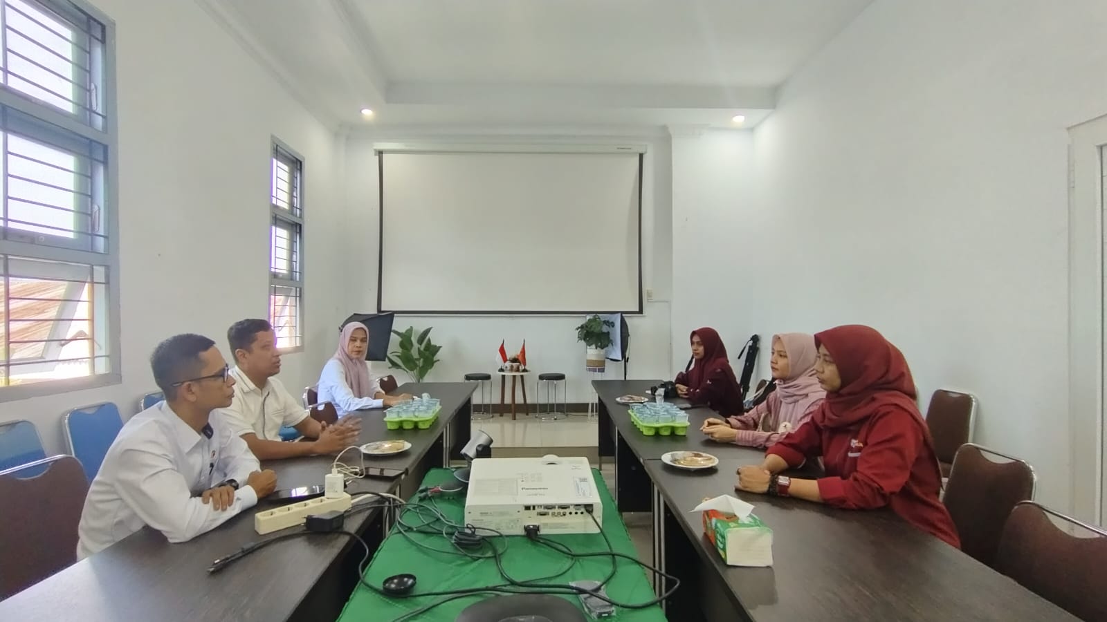 Bawaslu Kota Banda Aceh Terima Kunjungan Politeknik Kutaraja, Bahas Peluang Kerja Sama Strategis