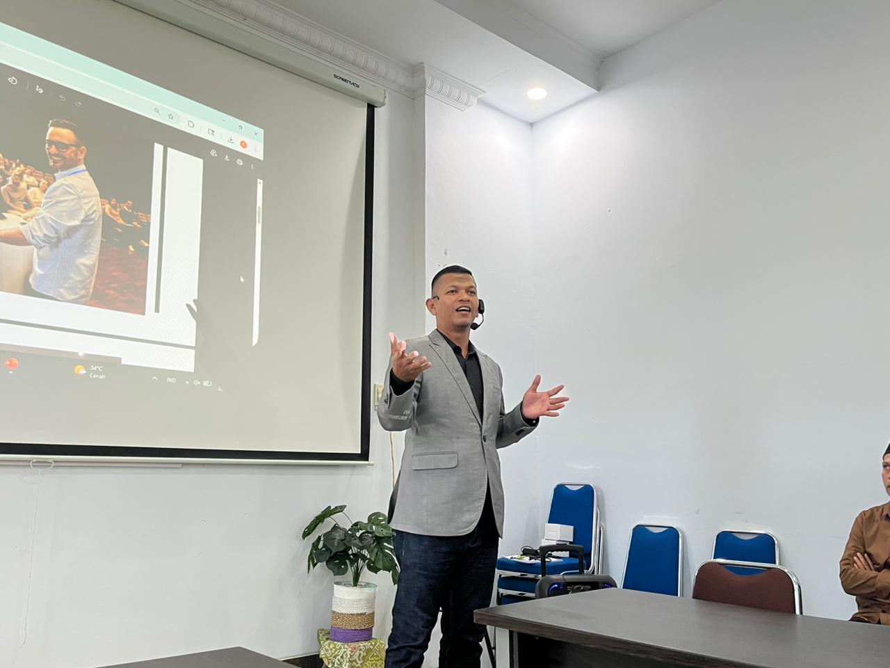 Bawaslu Kota Banda Aceh Ikuti Tarining Public Speaking Tingkatkan Skill Komunikasi