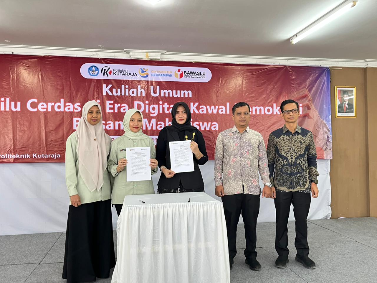 Bawaslu Kota Banda Aceh Perkuat Kolaborasi dengan Politeknik Kutaraja melalui Penandatangan MoU dan Kuliah Umum Interaktif