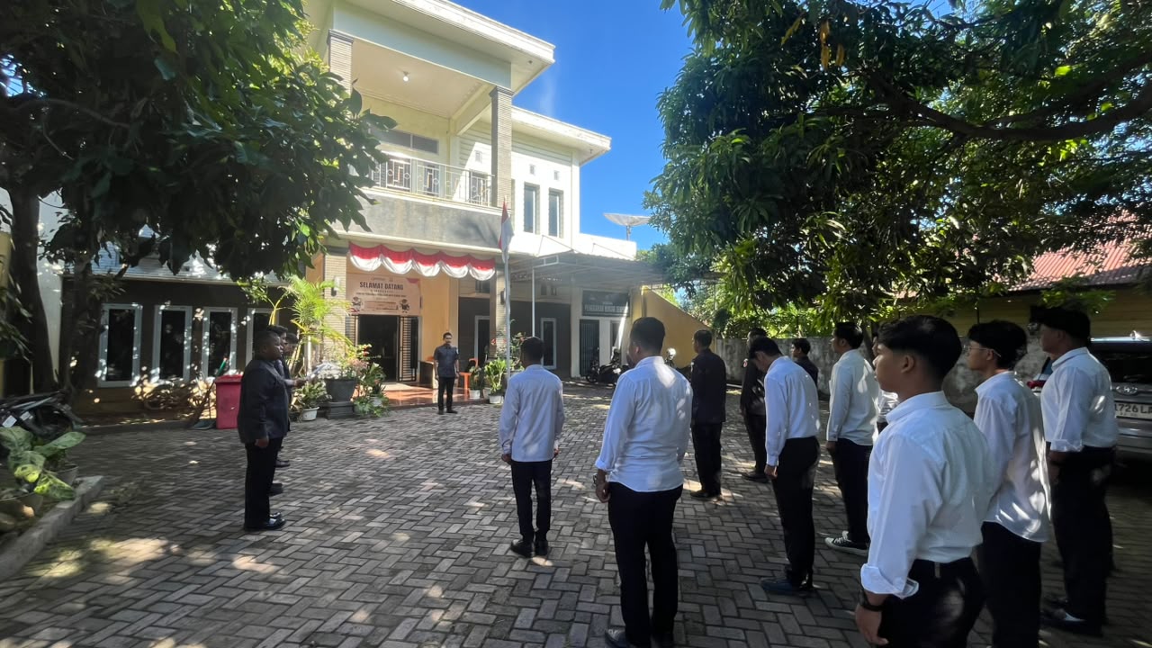 Apel Senin, Bawaslu Kota Banda Aceh Perkuat Disiplin dan Kebersamaan Bersama Mahasiswa Magang