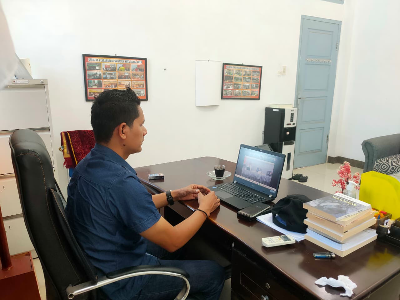 Zahrul Fadhi Anggota Bawaslu Kota Banda Aceh Ikuti Diskusi Review Teknis Penanganan Pelanggaran Pemilu