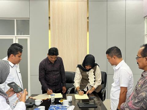 Penandatangan MoA Bawaslu Kota Banda Aceh dan FISIP UIN AR RANIRY