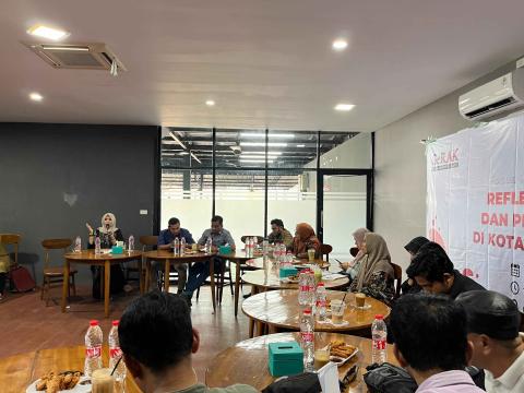 Ketua Bawaslu Kota Banda Aceh memberikan tanggapan dalam FGD 