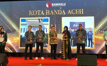 Bawaslu Kota Banda Aceh Raih Predikat Informatif pada Anugerah Keterbukaan Informasi Publik Bawaslu Tahun 2025
