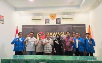 Bawaslu Kota Banda Aceh menerima kunjungan mahasiswa Universitas Bina Bangsa Getsampena (UBBG) 