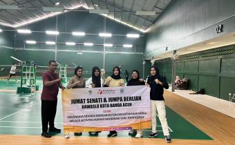 Jumat Sehati, Bawaslu Kota Banda Aceh Gelar Badminton Pagi Bersama